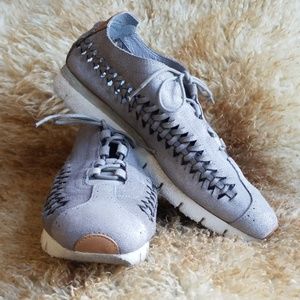 NIB/ NBW Nebula OTBT Silver Sneakers